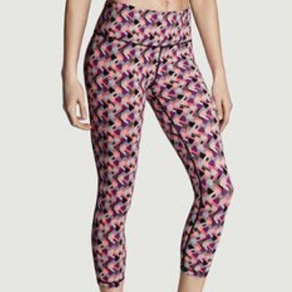 Victorias Secret Knockout Crop Leggings Women’s Size Medium Pink